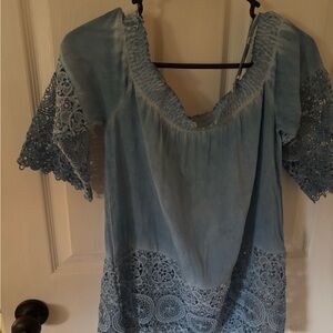 Women’s gorgeous embroidered off the shoulder top small
